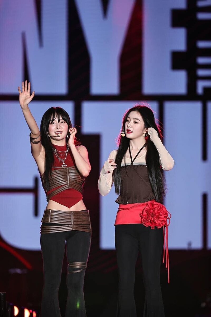 231231 Red Velvet Irene & Seulgi - BGC 2024 New Year Countdown documents 1