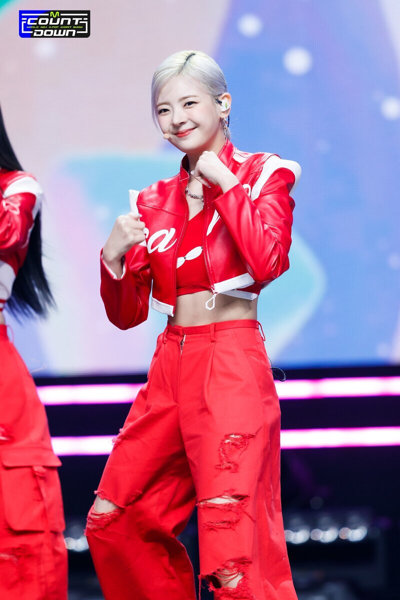 230810 ITZY Lia - 'CAKE' at M COUNTDOWN documents 7