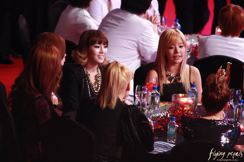 101209 Girls' Generation at 2010 Golden Disk Awards documents 5