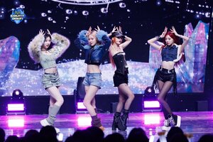 240125 ITZY - 'Mr. Vampire' at M Countdown