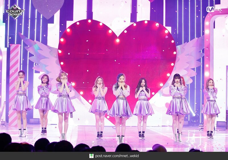 181018 fromis_9 - 'LOVE BOMB' at M COUNTDOWN documents 9