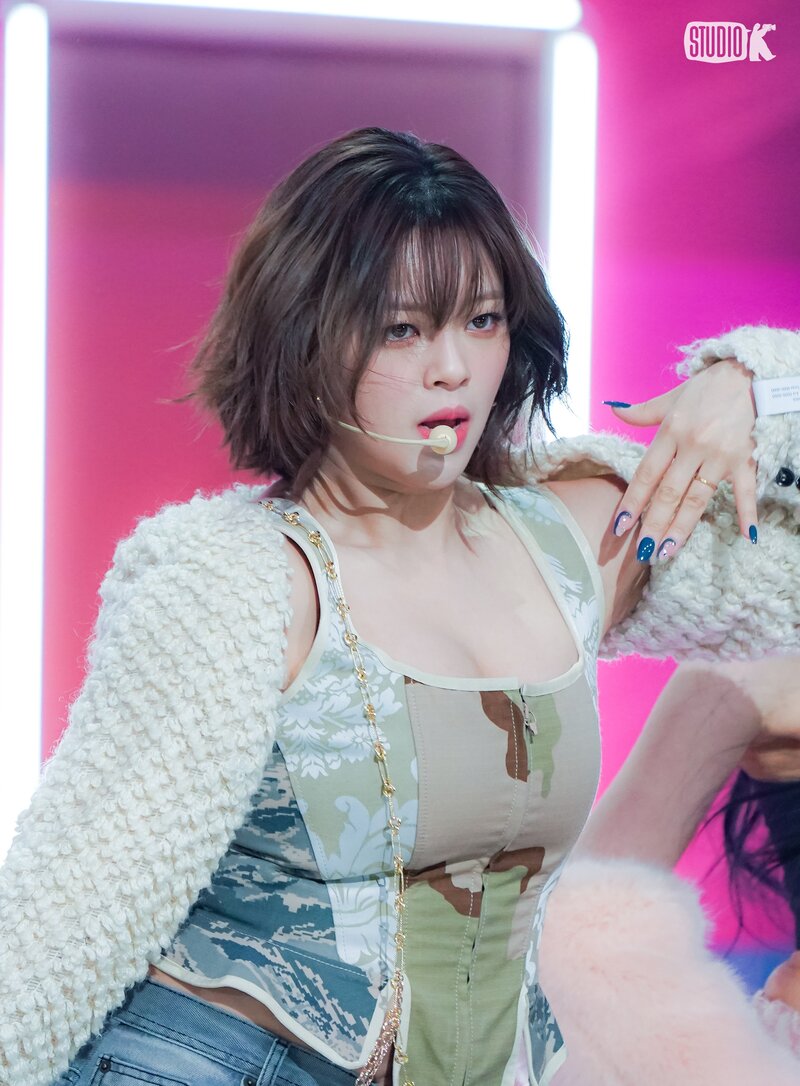 240222 - KBS Kpop Twitter Update with JEONGYEON - 'SET ME FREE' Music Bank Behind Photo documents 1