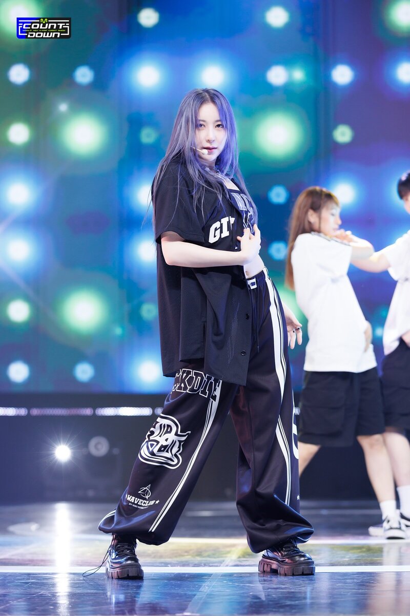 230907 Lee Chaeyeon - LET'S DANCE at M Countdown documents 15
