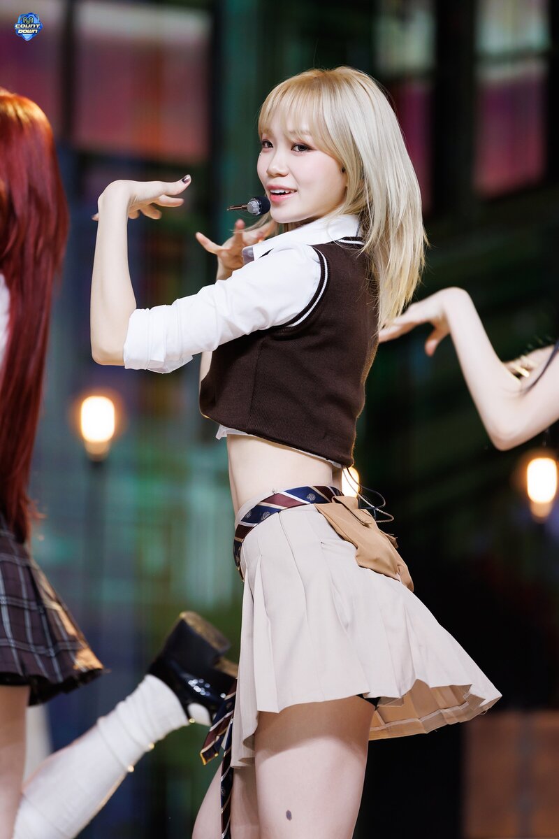 240307 LE SSERAFIM Chaewon - 'EASY' and 'Smart' at M Countdown documents 15