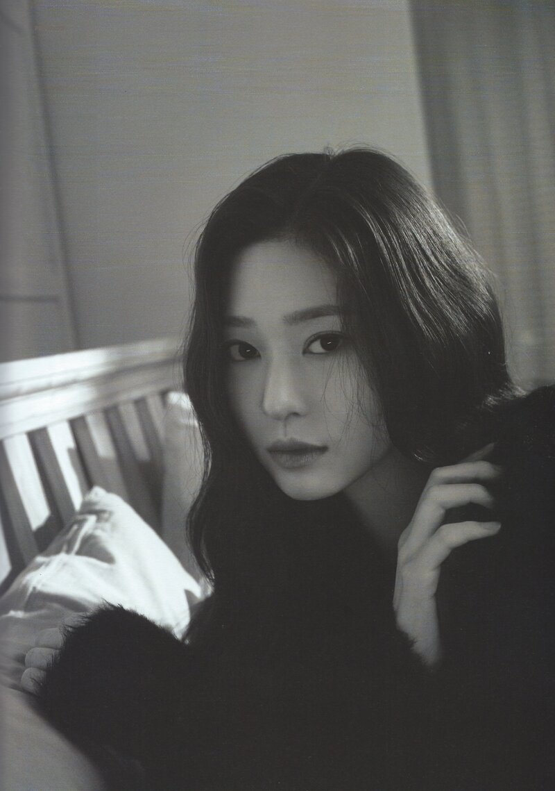 Kim Minju '𝐏𝐑𝐎 𝐌𝐄𝐌𝐎𝐑𝐈𝐀' Photobook Scans documents 11