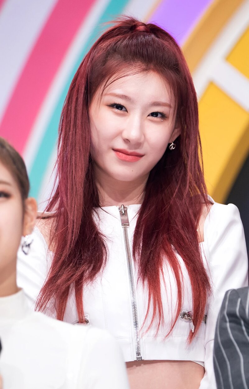 210502 ITZY 'Mafia In the morning' at Inkigayo documents 26