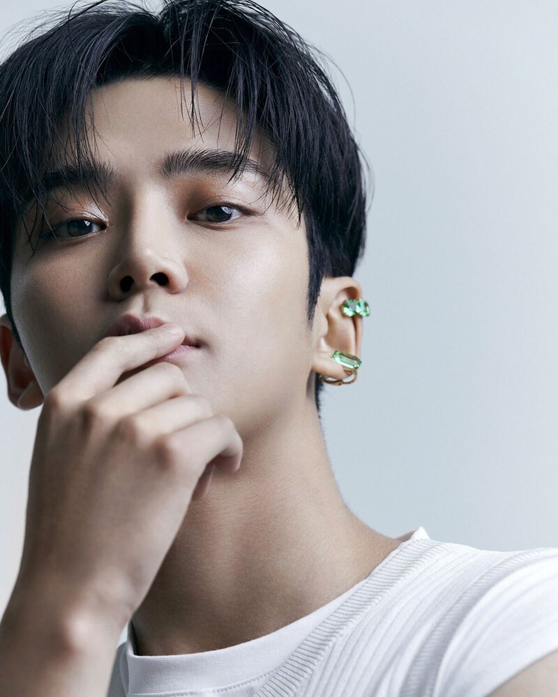 SF9 ROWOON for VOGUE Japan July Issue 2022 documents 1