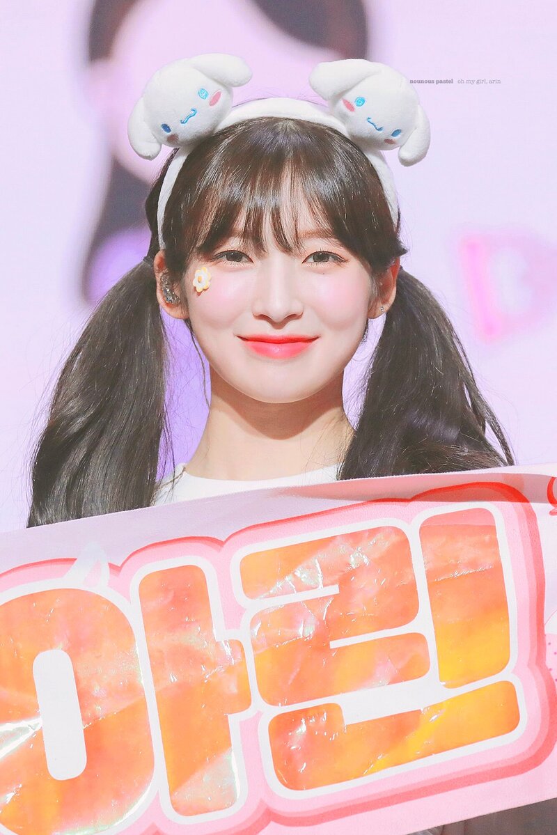 220430 Oh My Girl's Arin at 7th Anniversary Fanmeeting documents 13