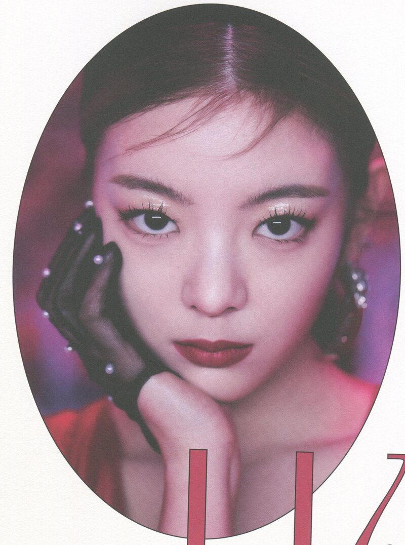 ITZY 'GUESS WHO' Album [SCANS] documents 8