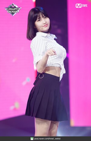 180426 TWICE Momo - 'What is Love?' at M COUNTDOWN
