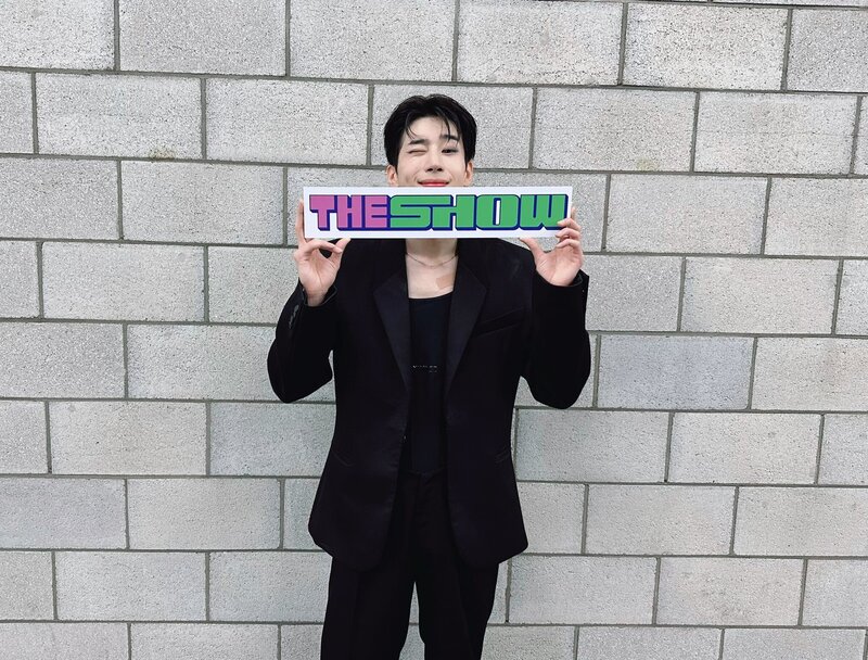 230704 The Show Twitter Update - Han Seungwoo documents 3