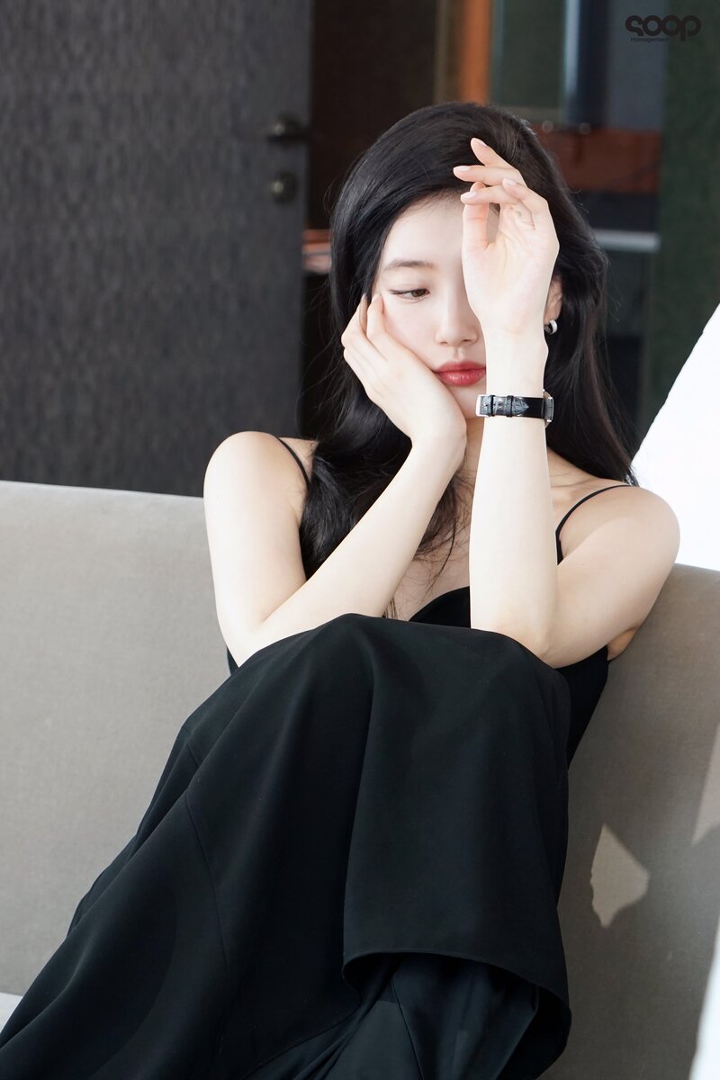 220812 SOOP Naver Post - Bae Suzy - Longines Photoshoot Behind documents 3