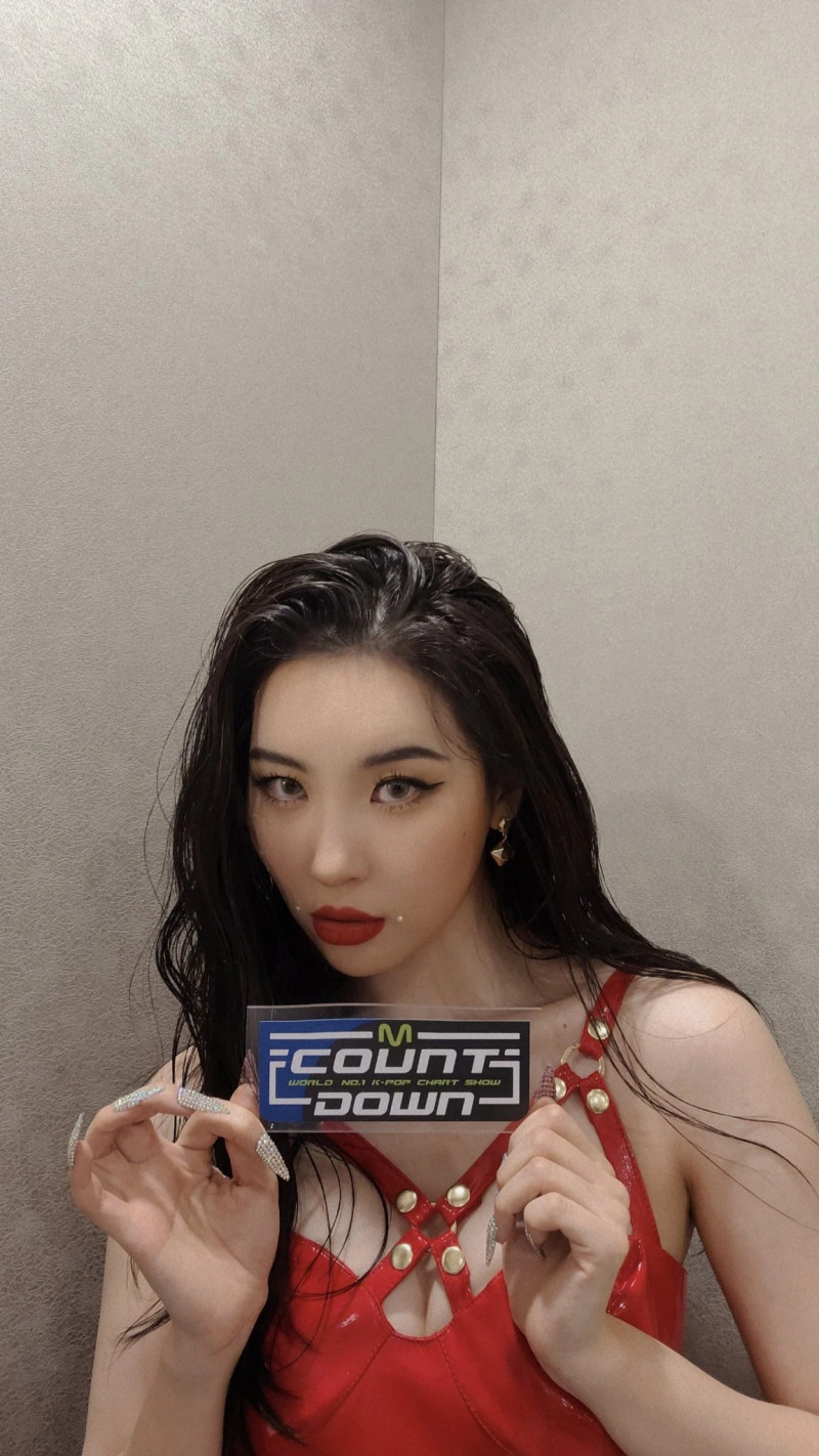 210225 Sunmi SNS Update at M Countdown documents 4