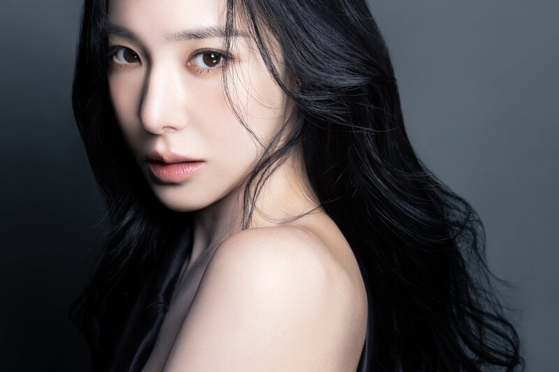 Tiffany Young - SUBLIME Profile Photos 2022 documents 3