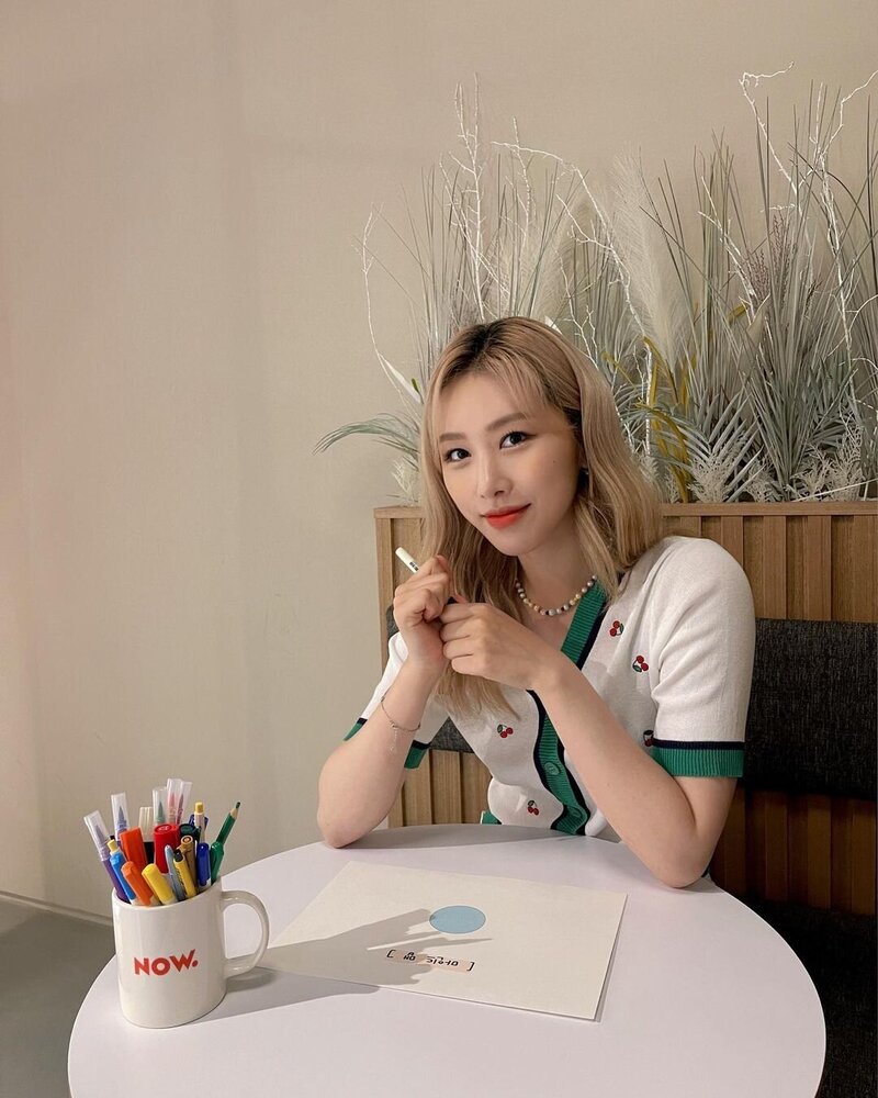 220526 Hong Eui Jin Instagram Update with Sohee documents 1