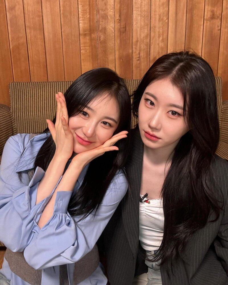 240320 - LEE CHAEYEON Instagram Update with CHAERYEONG documents 1