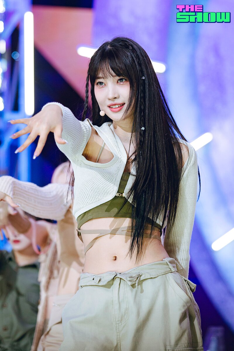 230829 EVERGLOW Sihyeon - 'SLAY' at THE SHOW documents 3