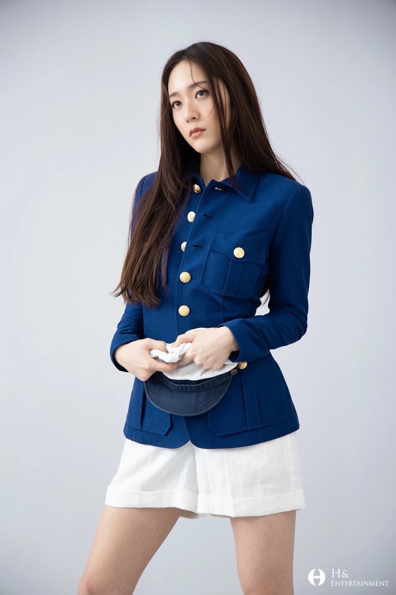 210402 H&D Naver Post - Krystal's Marie Claire Photoshoot Behind documents 8
