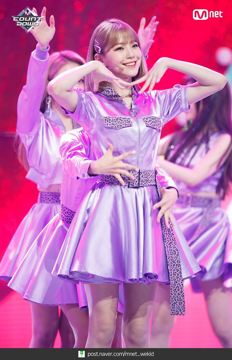 181018 fromis_9 - 'LOVE BOMB' at M COUNTDOWN documents 12