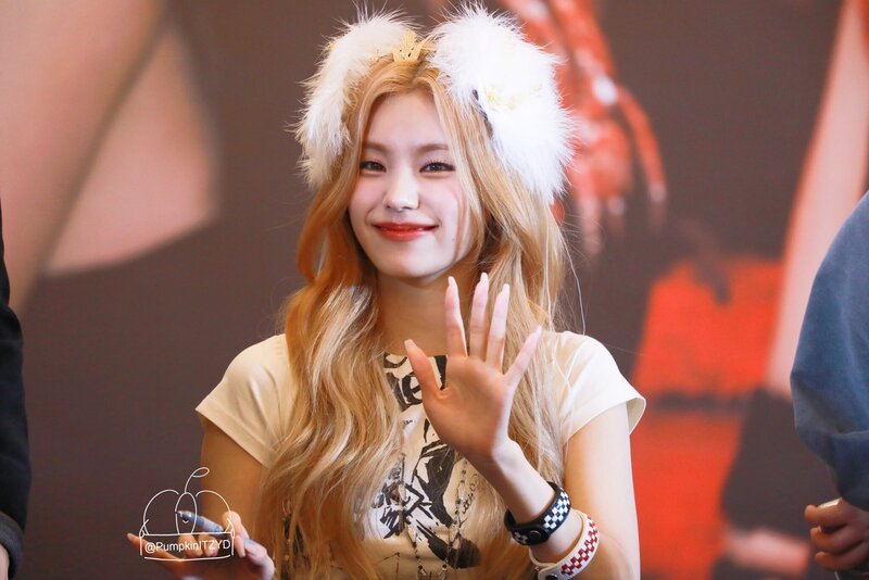 240302 ITZY Yeji - Fansign Event documents 8