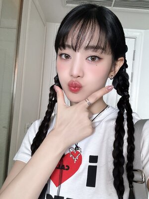 240412 - (G)I-DLE Twitter Update with MINNIE