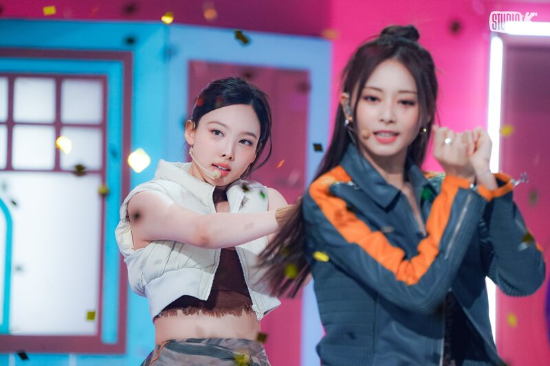 240222 - KBS Kpop Twitter Update with NAYEON - 'SET ME FREE' Music Bank Behind Photo documents 3