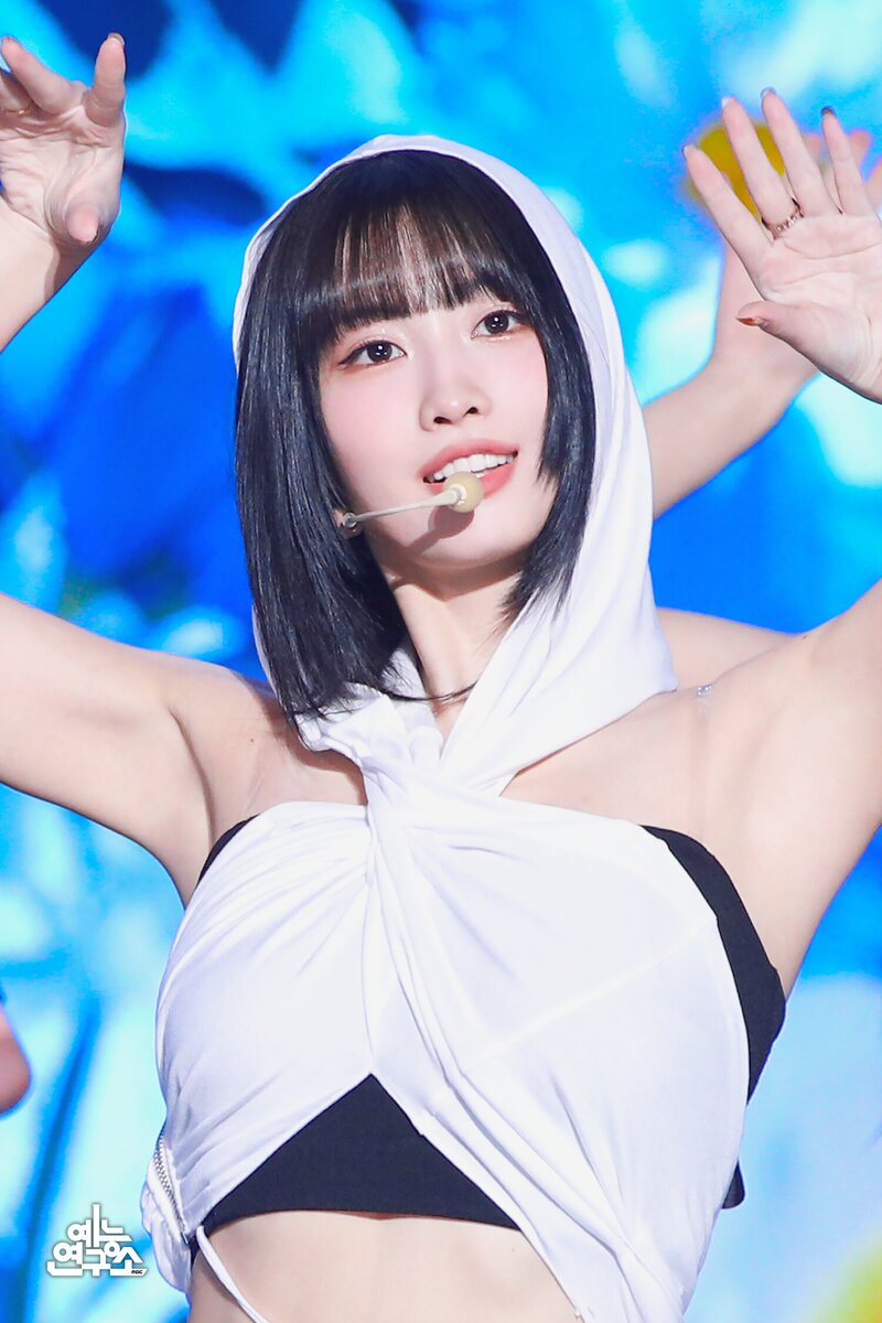 240302 TWICE Momo - ‘ONE SPARK’ at Music Core documents 2