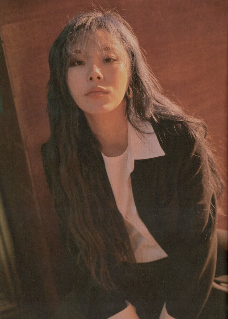 MAMAMOO 2nd Full Album 'reality in BLACK' [SCANS] (All Universes) documents 15