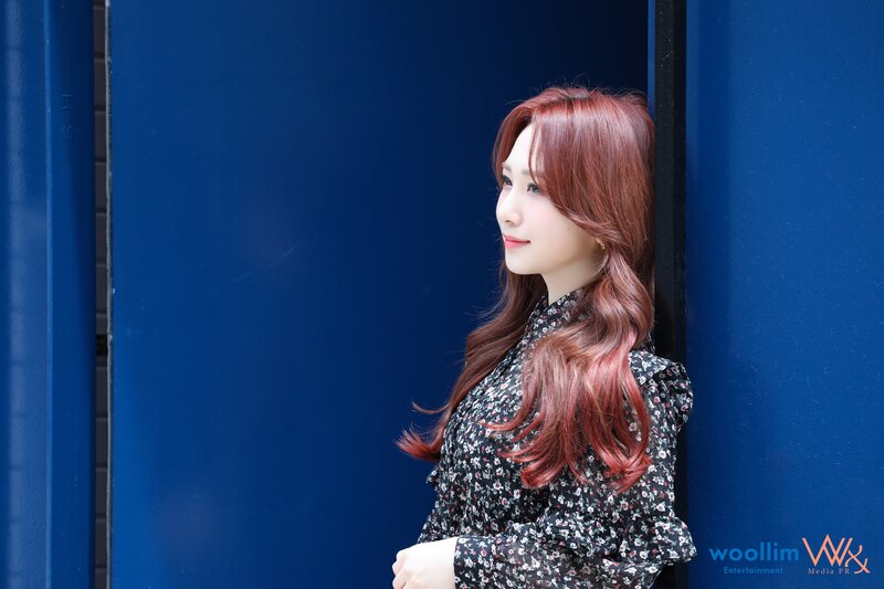210531 WN Naver Post - Rocket Punch Interview Photos Behind documents 12
