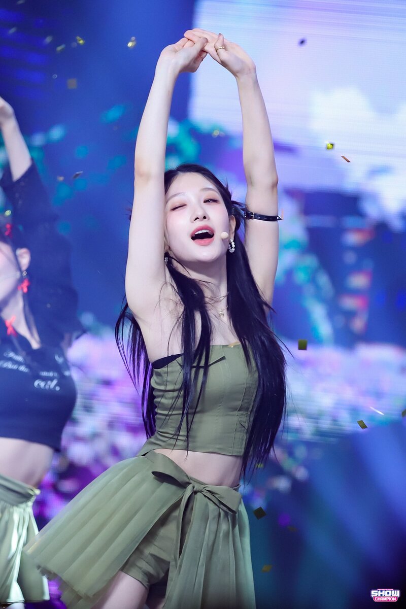 230614 fromis_9 Seoyeon - '#menow' at Show Champion documents 4