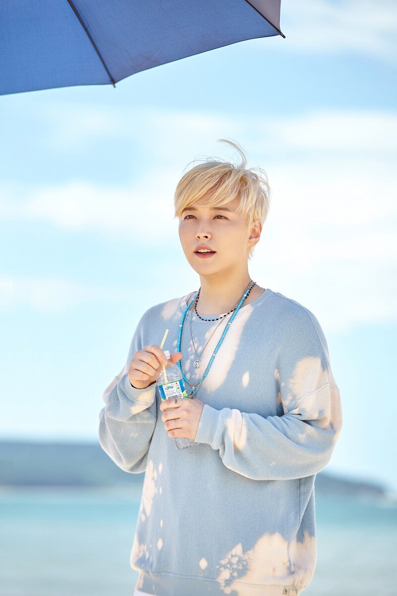 210908 SMTOWN Naver Update - Sungmin 'Goodnight, Summer' M/V Behind documents 17