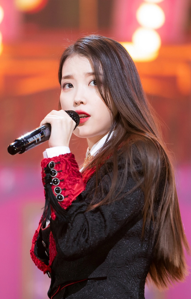 210328 IU - 'Coin' + 'LILAC' at Inkigayo documents 6