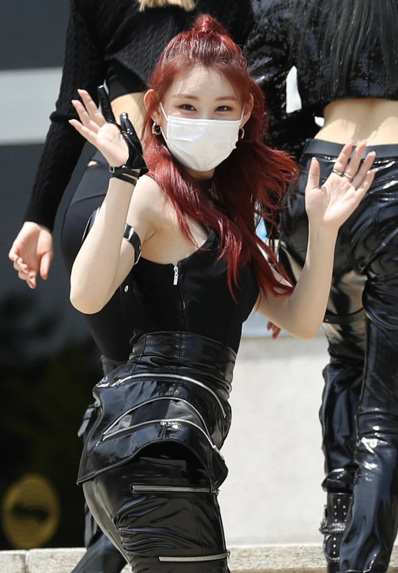 210512 ITZY Chaeryeong - On the way to Show Champion documents 9