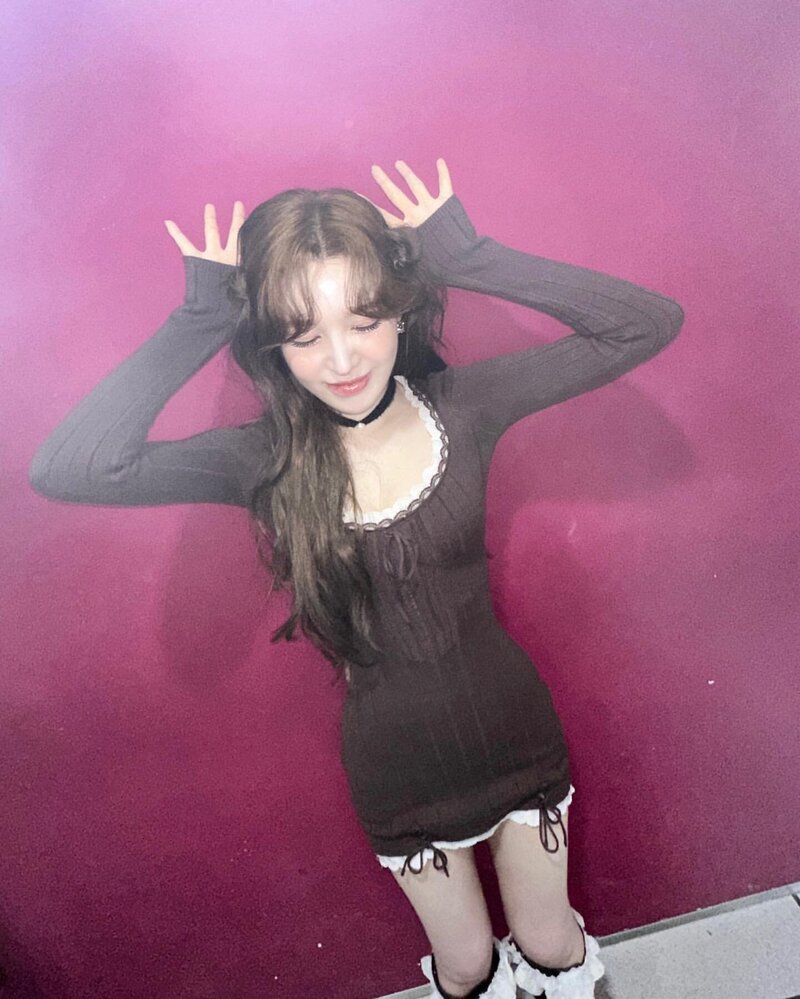 231120 Wendy Instagram Update with Red Velvet documents 8