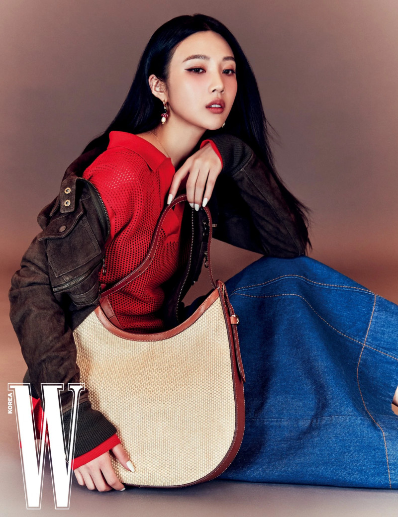 Red Velvet's Joy for W Korea Magazine April 2021 Issue documents 1