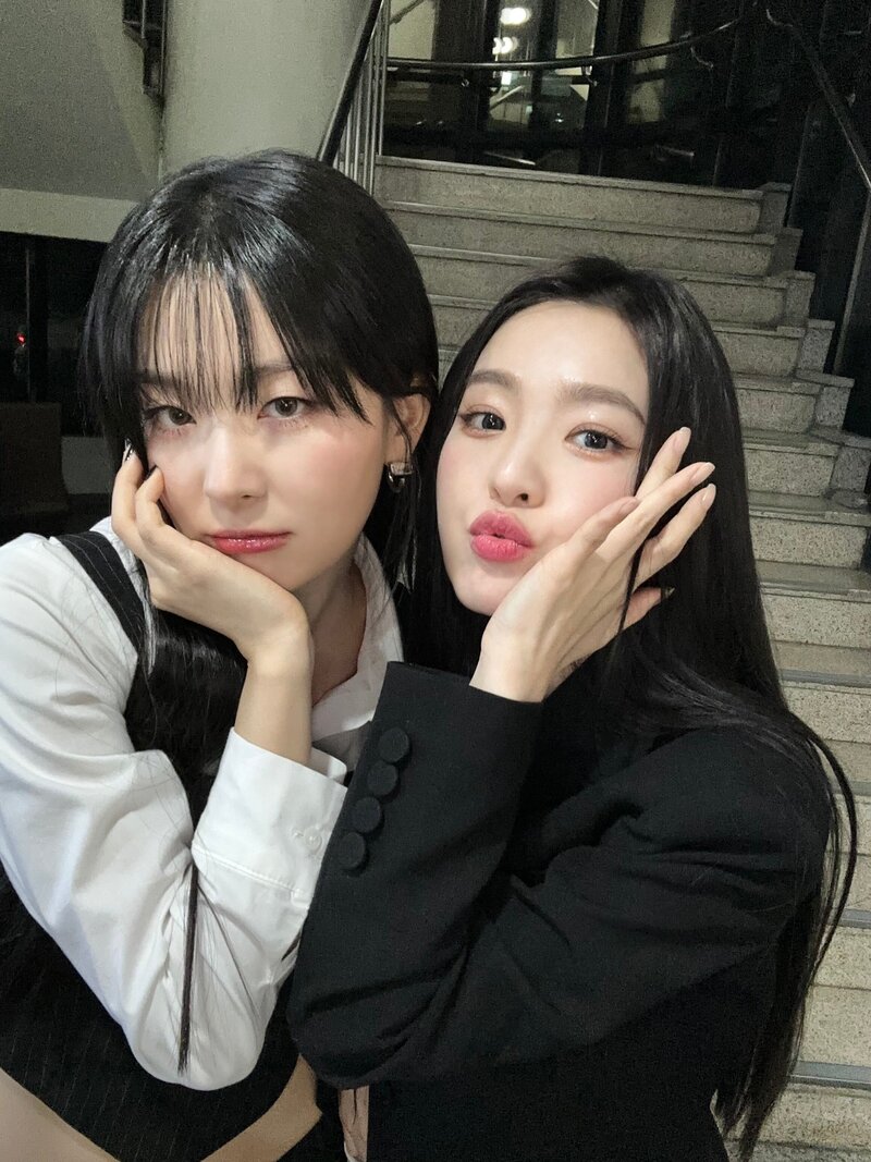 240302 Red Velvet Twitter Update - Irene & Seulgi documents 1