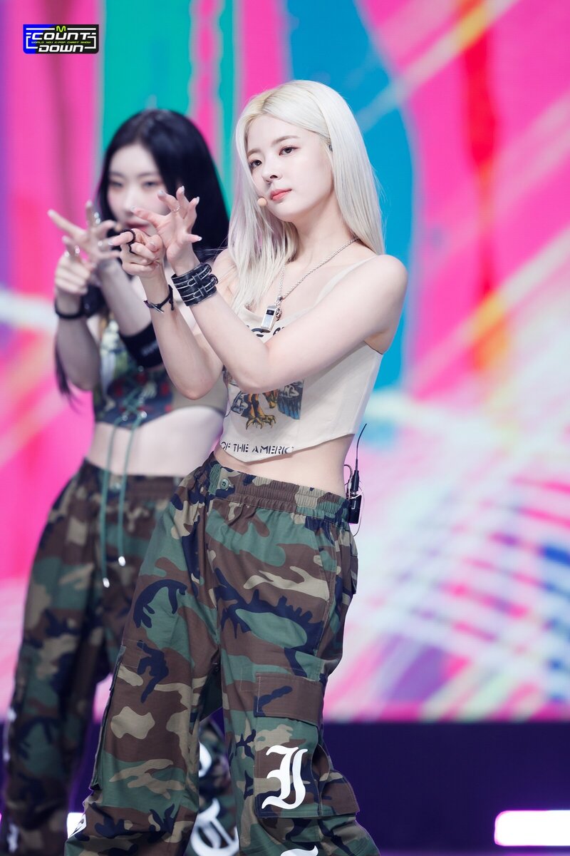 230824 ITZY Lia - 'Cake' at M COUNTDOWN documents 8