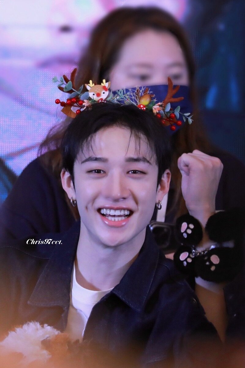 240203 StrayKids Bang Chan - KMS Fansign Event documents 9