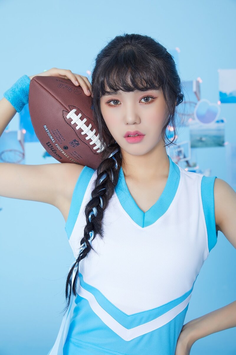 OH MY GIRL - Cute Concept 'Blizzard Blue' - Photoshoot by Universe documents 5