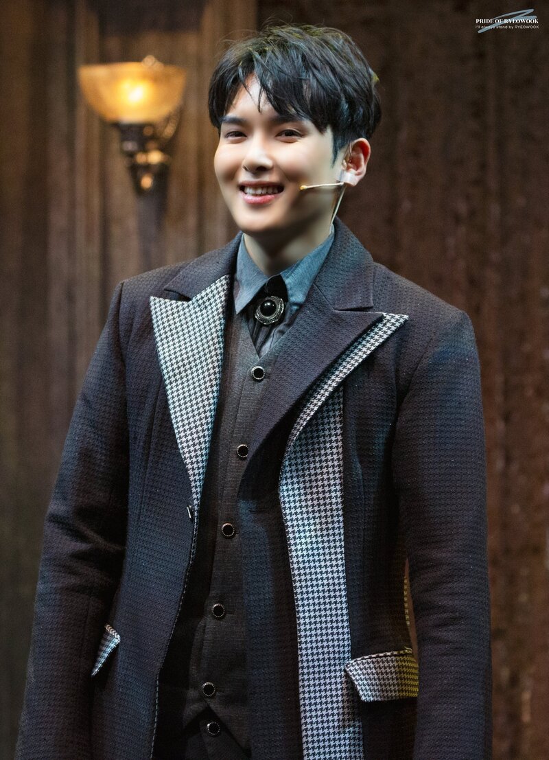 211026 Ryeowook at Mary Shelley Musical Curtain Call Day 2 documents 1