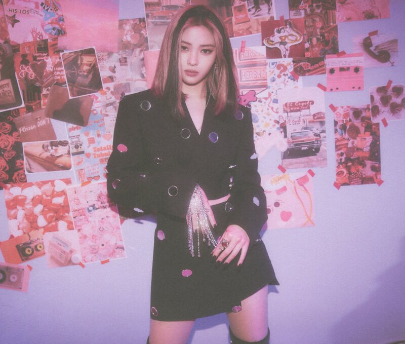 ITZY 'GUESS WHO' Album [SCANS] documents 22