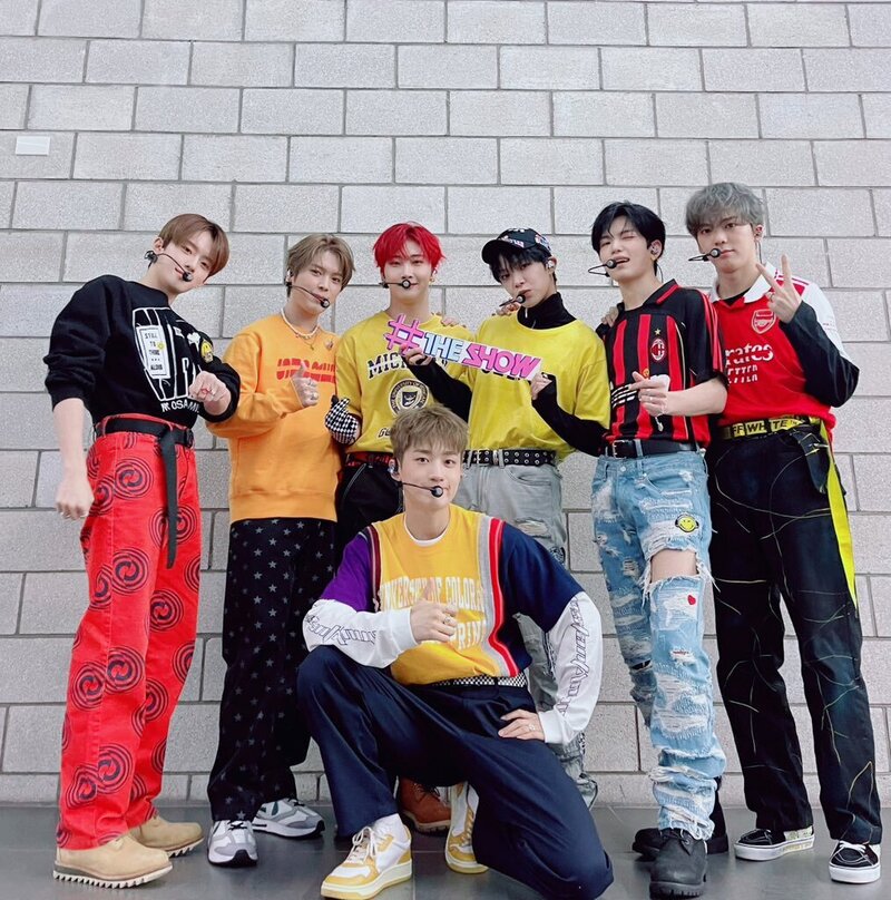 221122 THE SHOW Twitter Update - VERIVERY documents 1