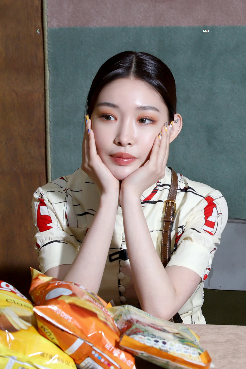 210514 Chungha Cafe Update - Marie Claire Photoshoot Behind documents 13