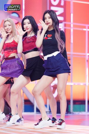 220721 ITZY Yeji - 'SNEAKERS' at M Countdown
