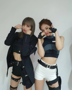 BLACKPINK Lisa & Jennie after Inkigayo - instagram update 190407