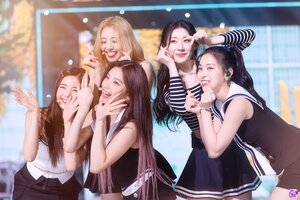 220731 ITZY - ‘Sneakers’ at Inkigayo