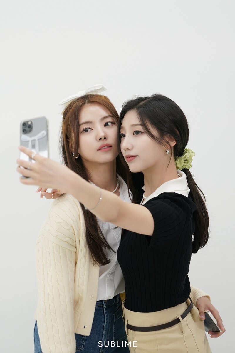221007 Sublime Naver Post - Nayoung & Yein - PRIZM <Be Friends> Behind documents 3