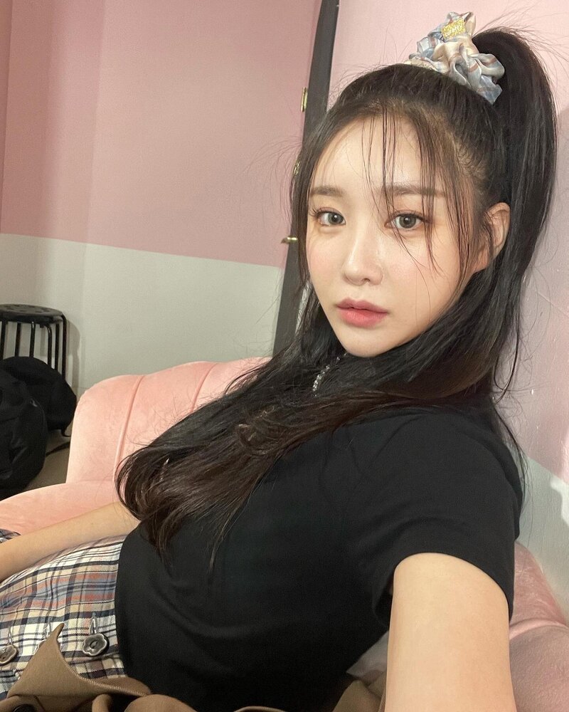 210819 Brave Girls Minyoung Instagram Update documents 1