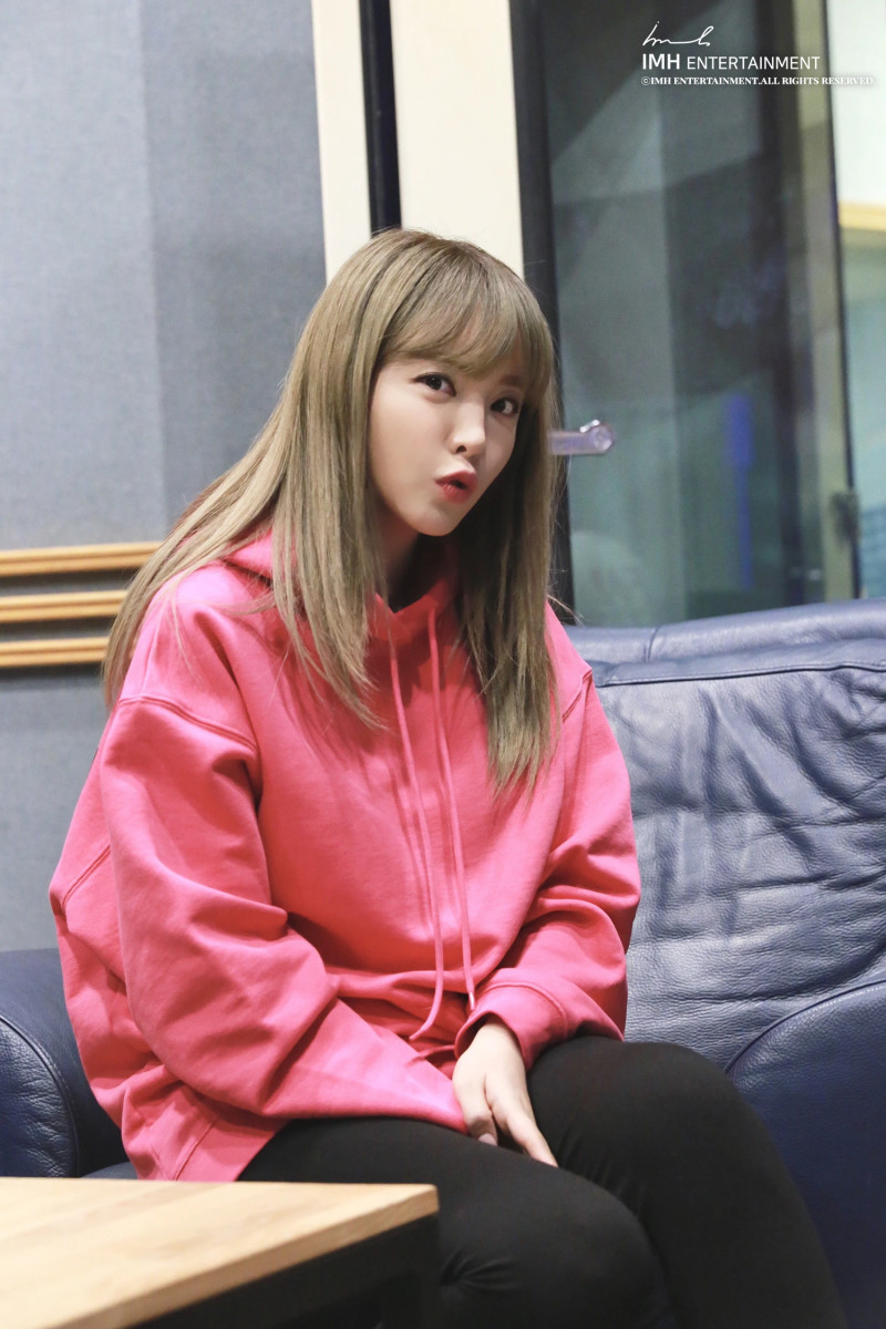200413 IMH Entertainment Naver Update - Hong Jin Young's "Love Is Like A Petal" Recording Behind documents 13