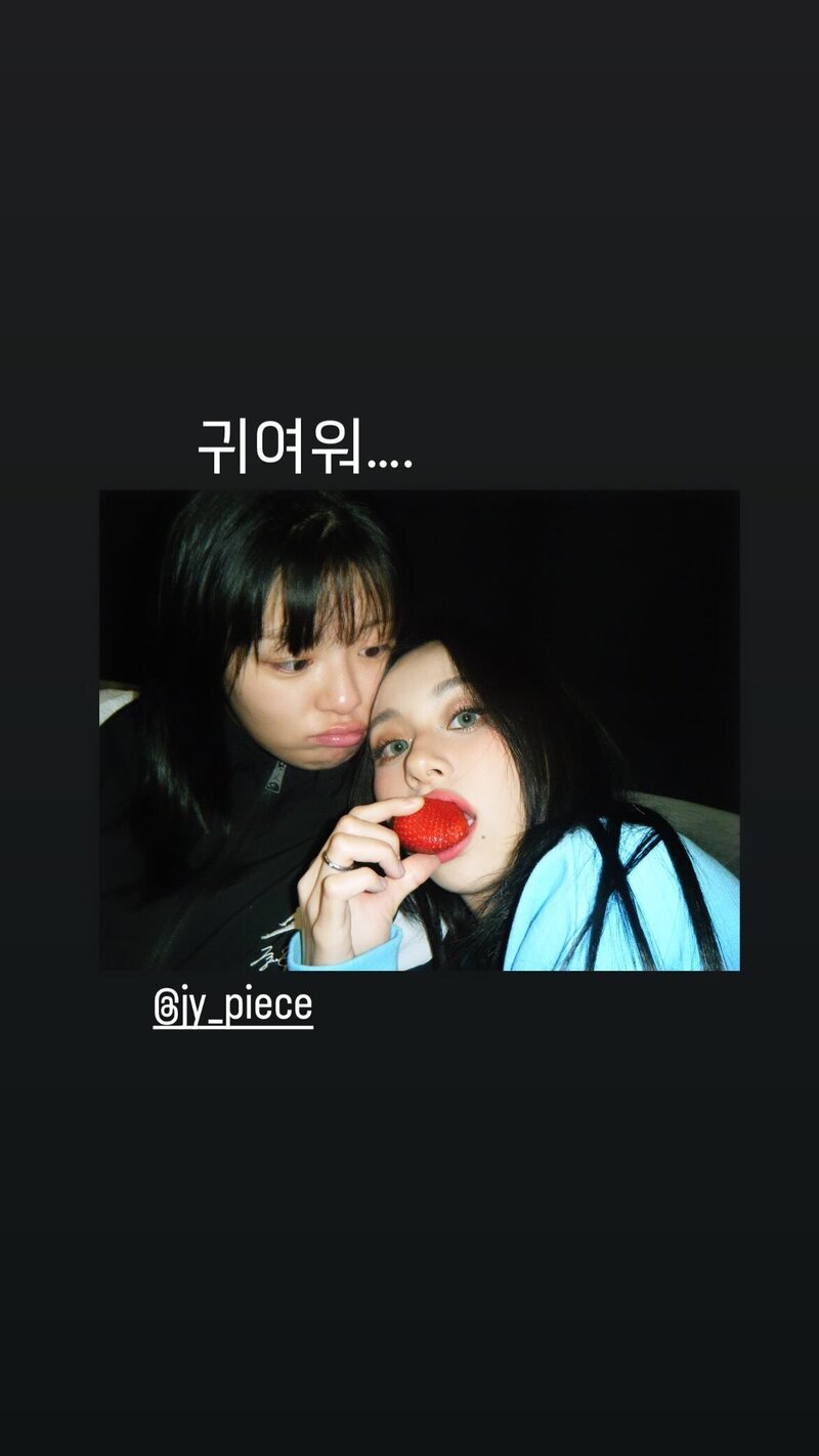 240319 - CHAEYOUNG Instagram Story Update with JEONGYEON documents 2